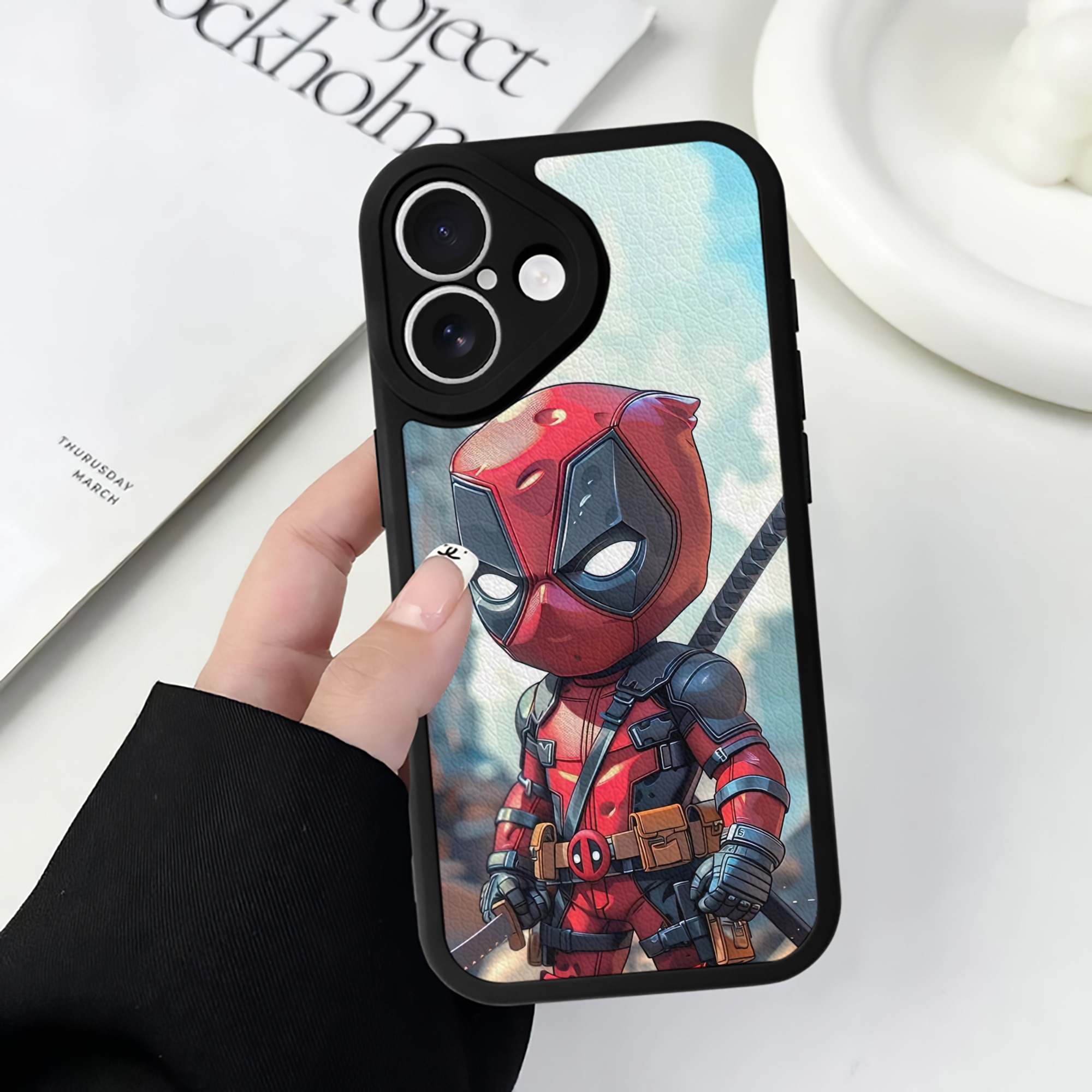 （画像用） Deadpool デッドプール 【iPhone 16シリーズ対応】シリコンスマホケース（レザー調） 材質：シリコン